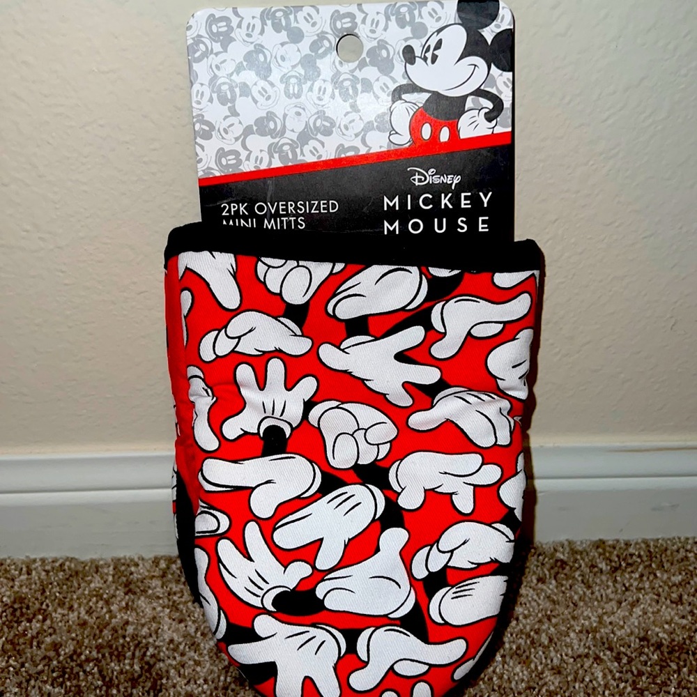 Disney Mickey Mouse set of 2 oversized mini mitts